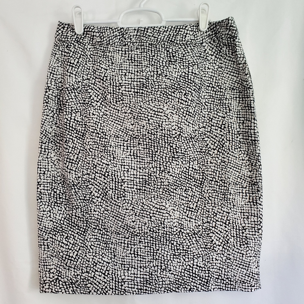 Banana Republic White Black Print Stretch Pencil Skirt w Back Zipper Size 6